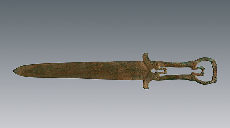 双豹对卧纹柄青铜短剑